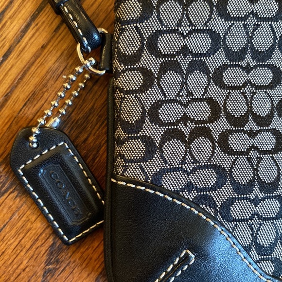 Vintage Coach wristlet, black. Excellent condition! - Picture 2 of 5